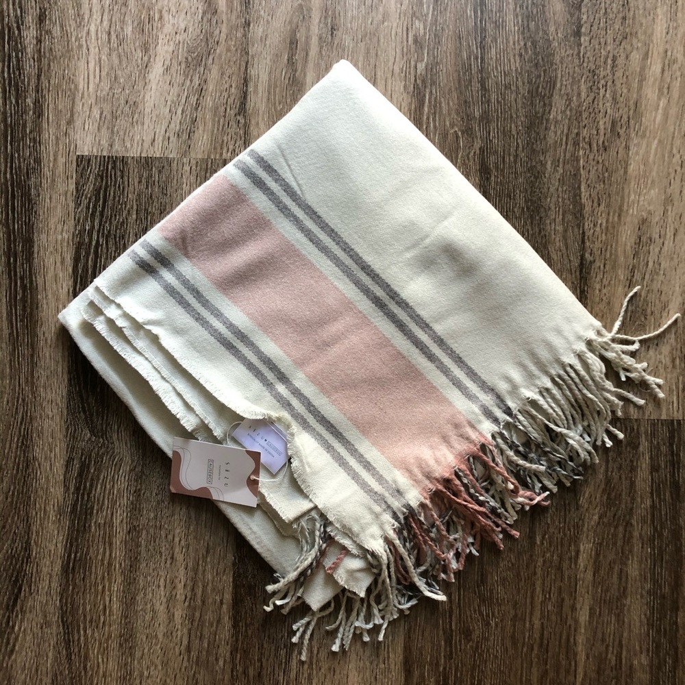 Siizu Sweater Shawl